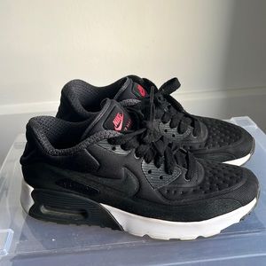 Nike Air Max black red Women’s sneaker shoes US 5Y or US 6.5